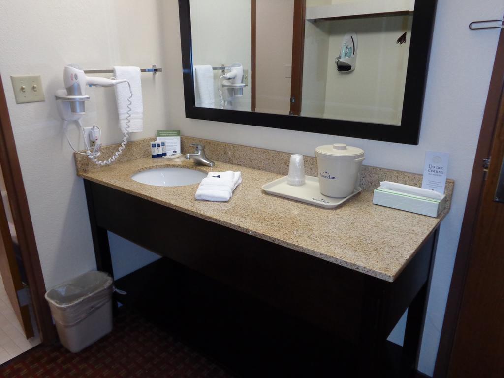 Americinn By Wyndham Johnston Des Moines Urbandale Habitación foto